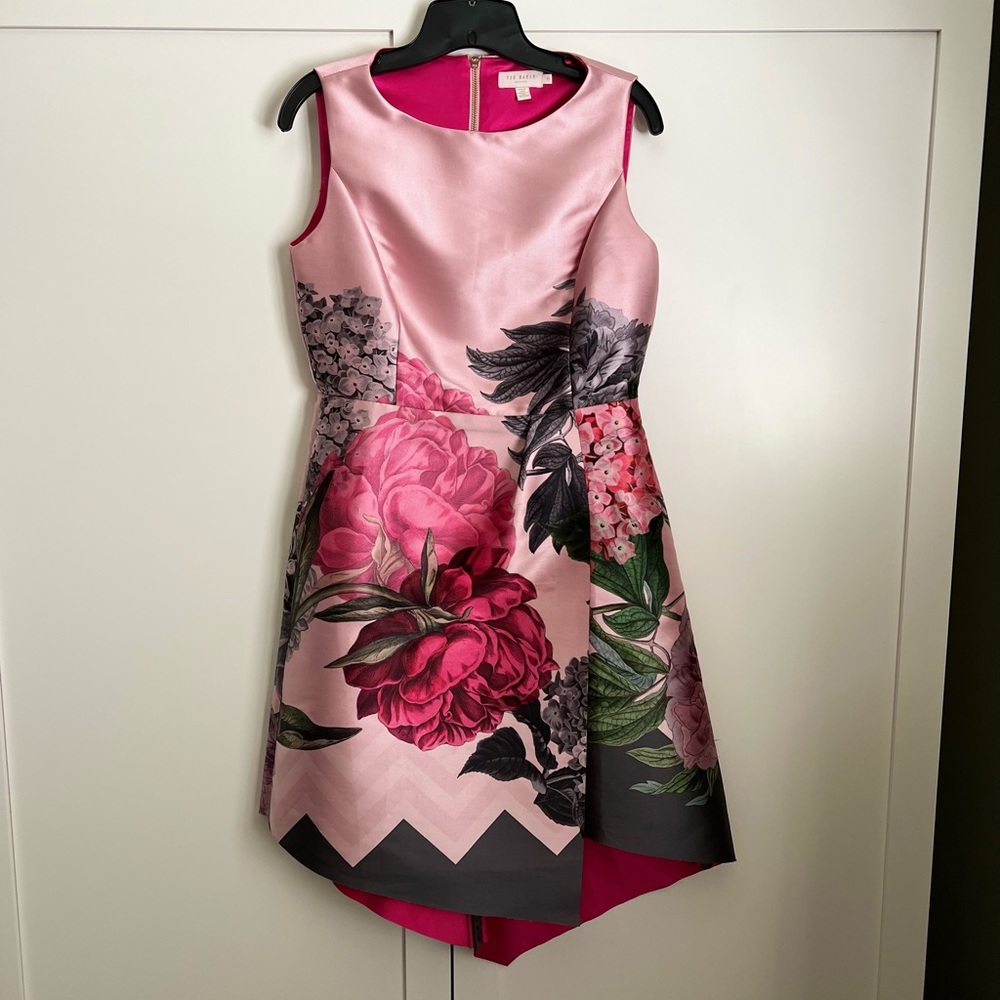 Ted Baker London dress size 3 (ladies 6/8) with pockets! Perfect for the Derby